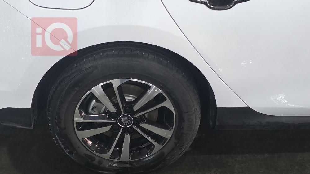 بی وای دی Qin Plus